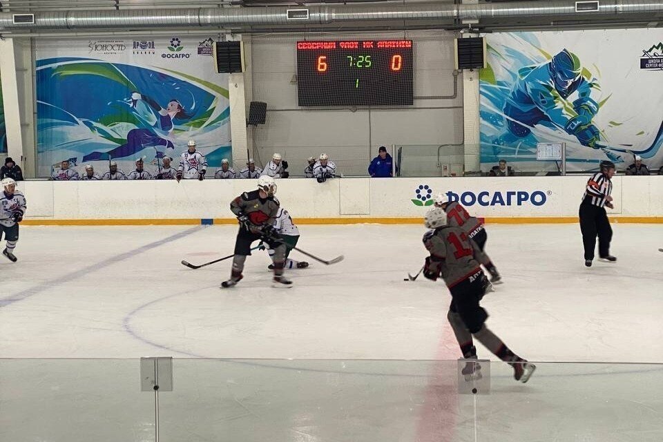    Помощь пострадавшим игрокам обеих команд оказали а месте. Фото: vk.com/hcapatity