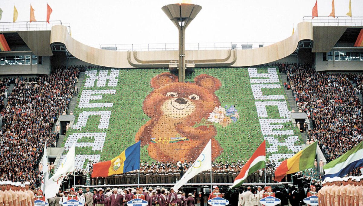 В петербурге родила 56 лет женщина. Энди уилкинсон фитнес тренер. Женщина 56 лет фото. Почему в 56 лет. Грустная женщина средних лет.