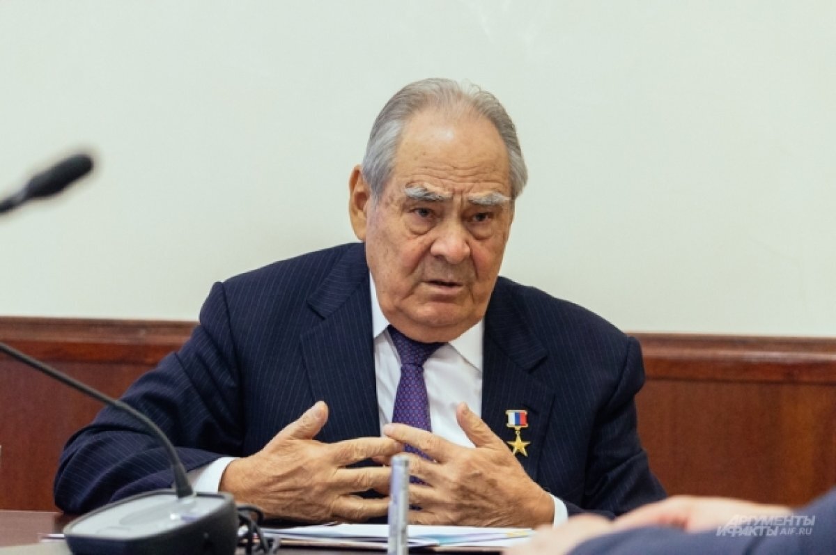    Новых достижений! - Минниханов поздравил с днём рождения Минтимера Шаймиева