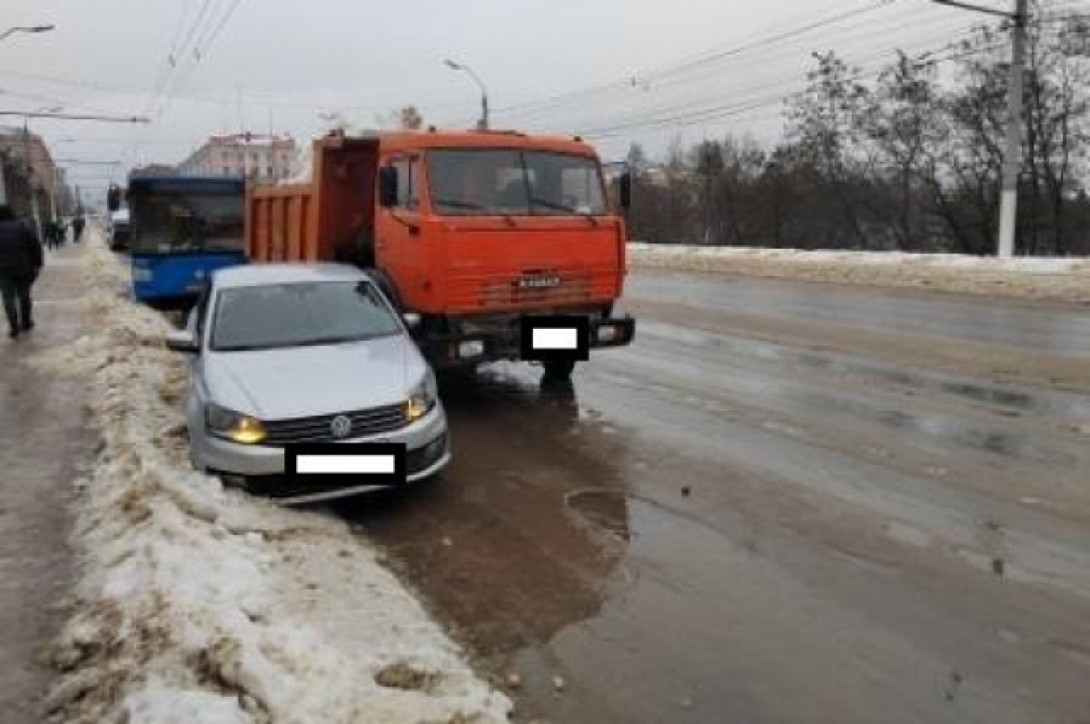    35-летняя автомобилистка устроила массовое ДТП в центре Брянска