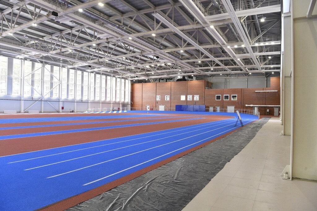 площади спортивных залов. длина спортивного зала 49 м. высота спортивного зала. стандартный размер баскетбольной площадки. метраж спортивного зала в школе.