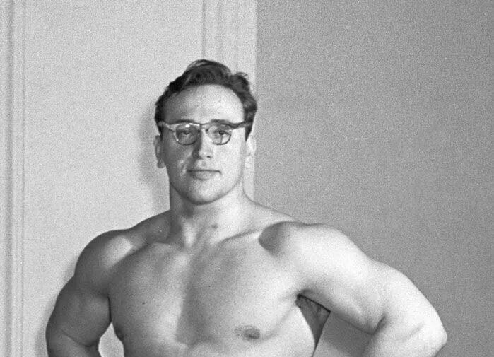 Именно поэтому Власов дожил до 85 лет, стал кумиром для огромного количества «адептов» железного спорта (в том числе для Арнольда Шварценеггера), и до конца своих дней сохранял бодрость тела и ясность сознания.