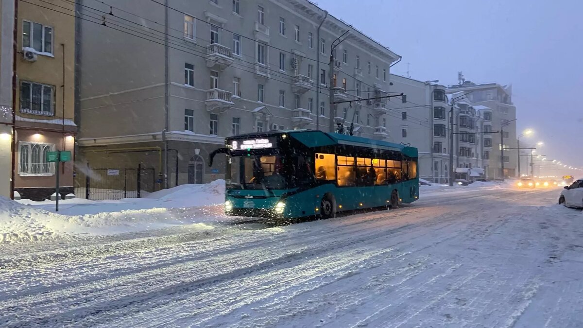 Казанцам пришлось откапывать автобусы | inkazan.ru | Дзен