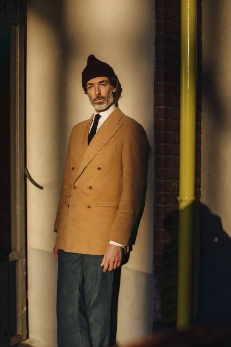 Флоренция традиционно передает эстафету модных показов Милану, который теперь представляет новую коллекцию мужской одежды.-5