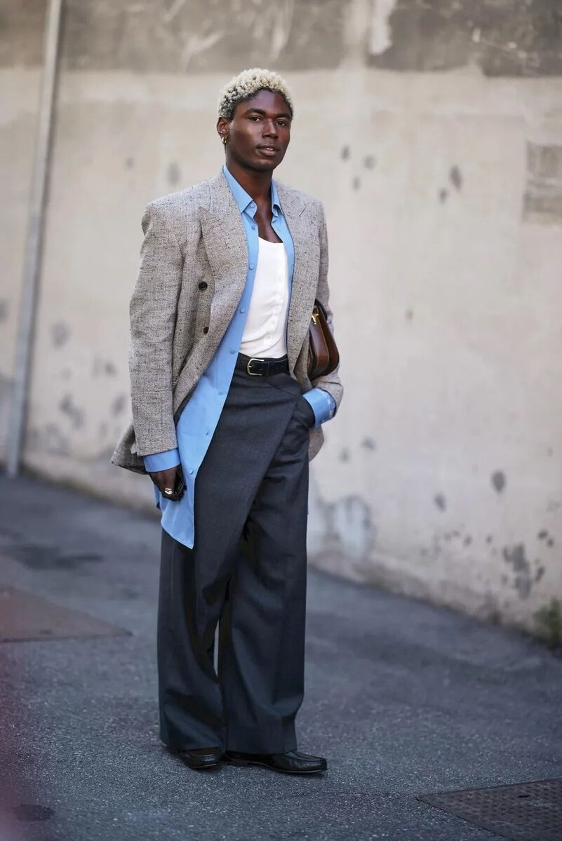 Флоренция традиционно передает эстафету модных показов Милану, который теперь представляет новую коллекцию мужской одежды.-7