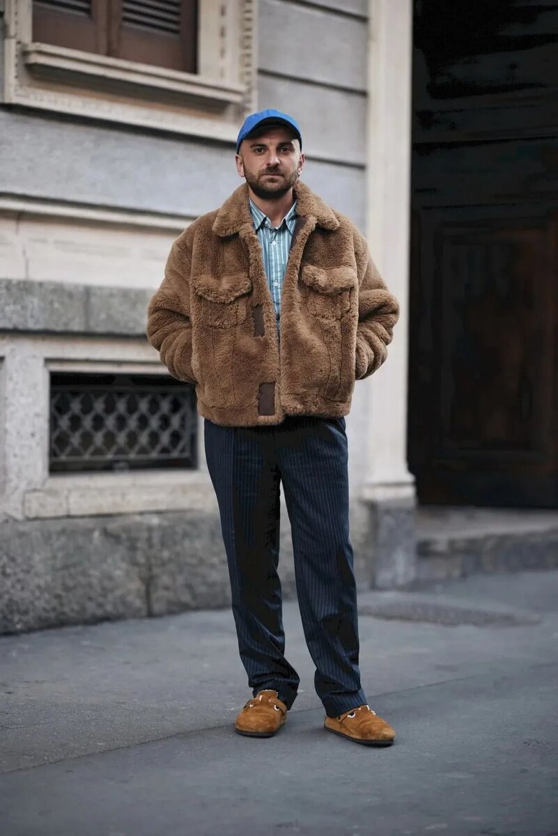Флоренция традиционно передает эстафету модных показов Милану, который теперь представляет новую коллекцию мужской одежды.-12