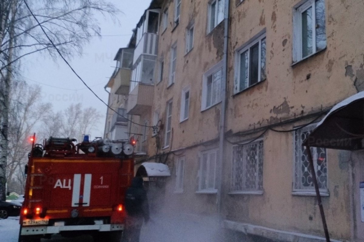    В Осинниках из пожара в многоквартирном доме спасли 9 человек