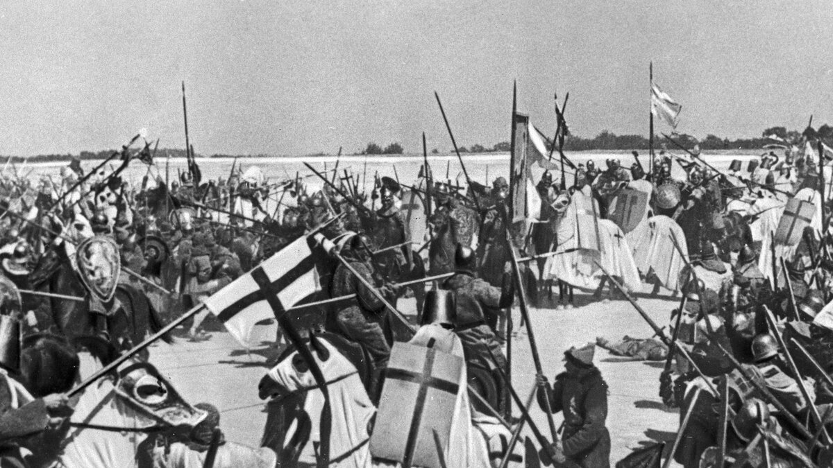    От тысяч рыцарей до двух капитанов: туристы изучают легенды ПсковаМаксим Берштейн
