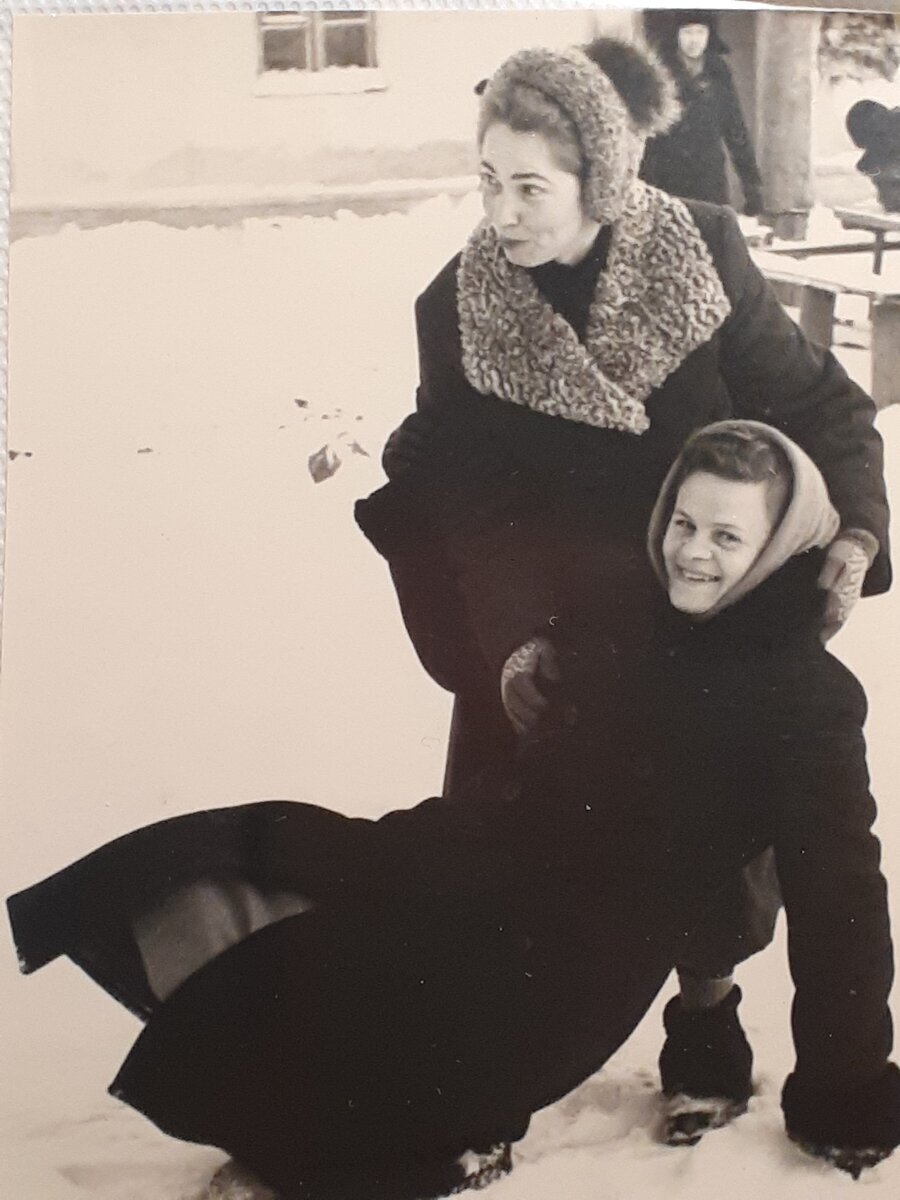 Жак дюпакье француз. Модель кристиана диора москва 1959 год. 50 60 года века. Париж 50-е. Иран 1960-е.