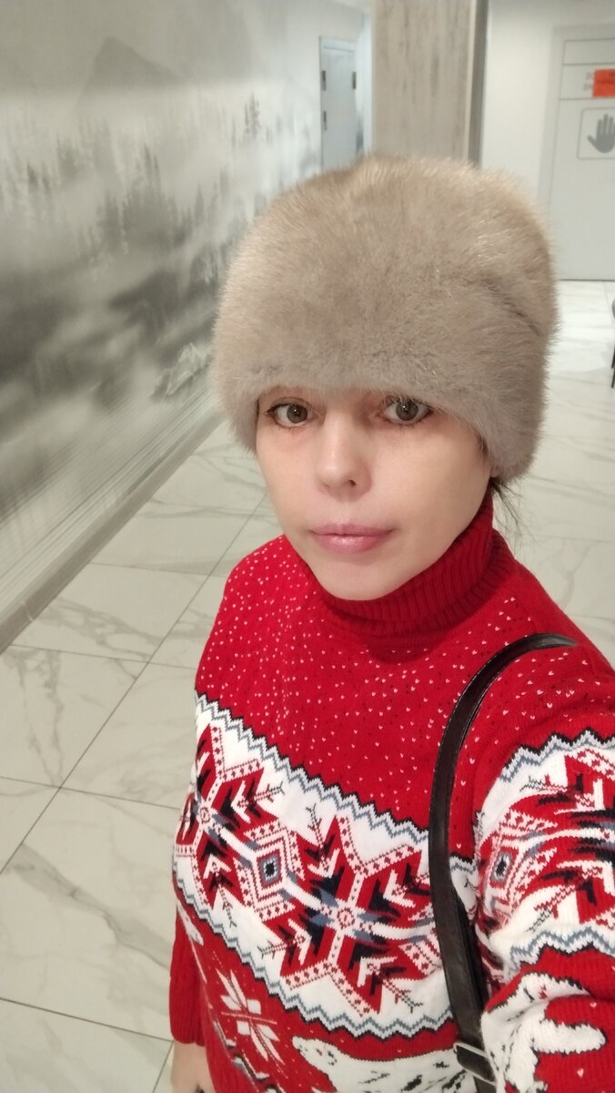 В медицинском центре рано утром. Выгляжу неважно, но такое и самочувствие сегодня. Всем привет, мои хорошие 💖