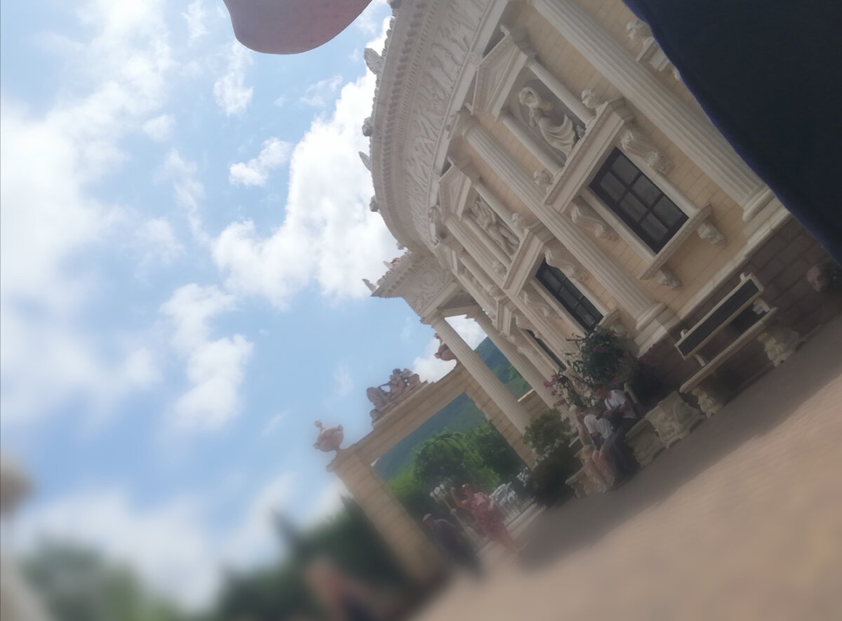 кто-нибудь поймет тебя однажды а пока увы не.