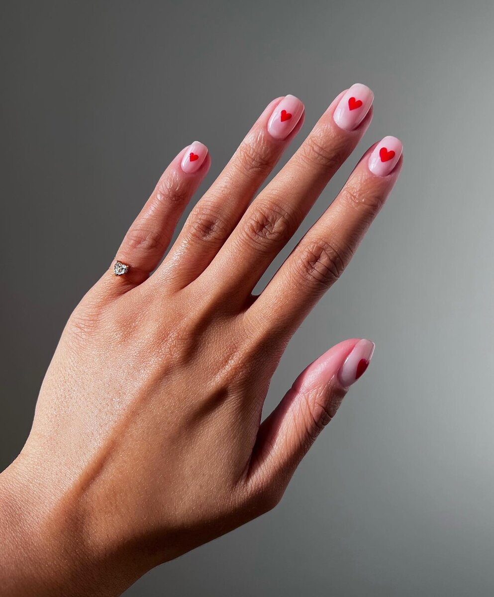 красивый маникюр. красивые ногти. элегантный маникюр на коротких ногтях. маникюр на короткие ногти геометрия. маникюр шеллак.