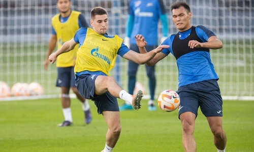 алиса мультики. кнопка play. карусель мультфильм алиса. позитивные изменения. светофор калининград.