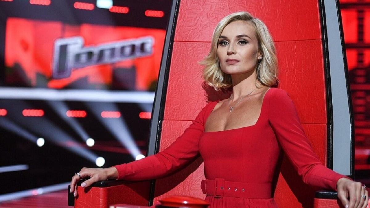 голосовое девушки. пение. найти голос женщины. жюри войс америка. найти голос женщины.