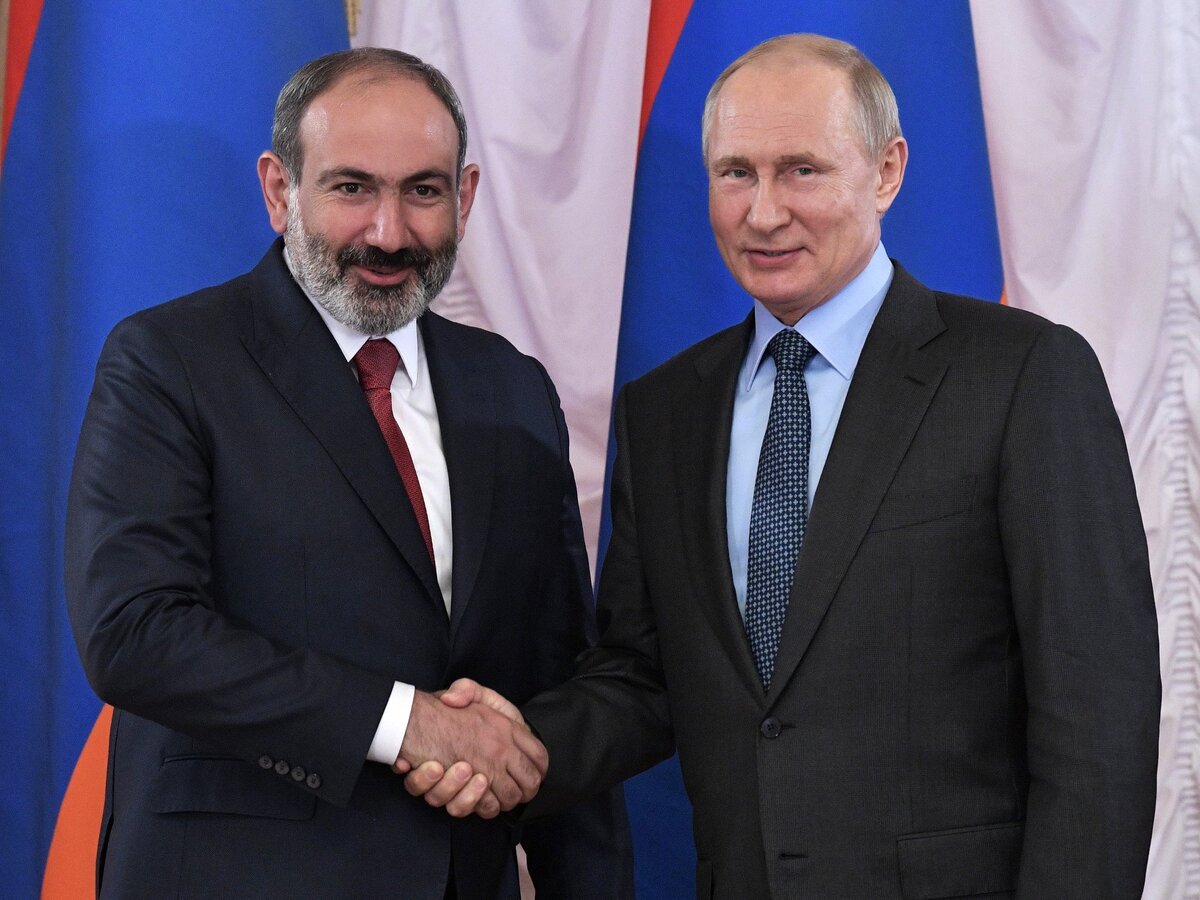 Автор: https://pbs.twimg.com/media/D8Y-TH2XYAAPo1C.jpg:large