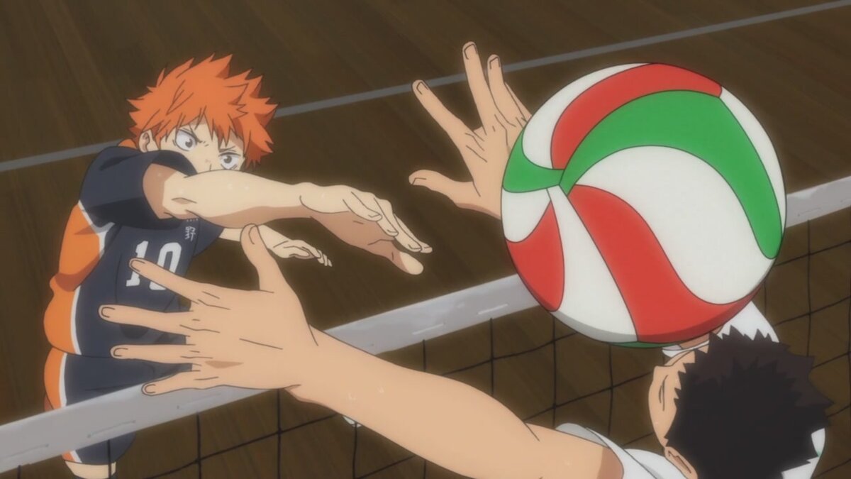 Игра ведётся на прямоугольной площадке размером 18 х 9 метров, разделённой посередине сеткой. Высота сетки для мужчин — 2,43 м, для женщин — 2,24 м. Игра ведётся сферическим мячом окружностью 65–67 см, массой 260–280 г.
Каждая из двух команд может иметь в составе до 14 игроков, на поле в каждый момент времени могут находиться 6 игроков.
Цель игры — атакующим ударом добить мяч до пола, то есть до игровой поверхности площадки половины противника, или заставить его ошибиться.
Игра начинается вводом мяча в игру при помощи подачи согласно жребию. После ввода мяча в игру подачей и успешного розыгрыша подача переходит к той команде, которая выиграла очко.
Площадка по количеству игроков условно разделена на 6 зон. После каждого перехода право подачи переходит от одной команды к другой в результате розыгрыша очка, игроки перемещаются в следующую зону по часовой стрелке.
Подача в волейболе производится из зоны подачи, которая находится за задней линией игровой площадки. Игрок, который совершает подачу, не может ни одной частью тела коснуться игровой площадки.
Принять подачу может любой игрок, но чаще всего удар приходится на игроков, стоящих на задней линии. Игроки принимающей команды могут перебрасывать мяч друг другу, но после трех касаний мяч должен быть на площадке противника.
При атакующем ударе мяч должен лететь в пределах двух антенн и над сеткой. Игроки передней линии могут атаковать с любой точки. А игроки задней линии должны быть за специальной трехметровой линией.
Наносить удар по мячу выше линии верхнего края сетки запрещено, только либеро.
Игра продолжается до 25 очков, время партии не ограничено. Победителями становятся те, кто выигрывает три партии. В пятой партии (тай-брейк) счет идет до 15 очков.