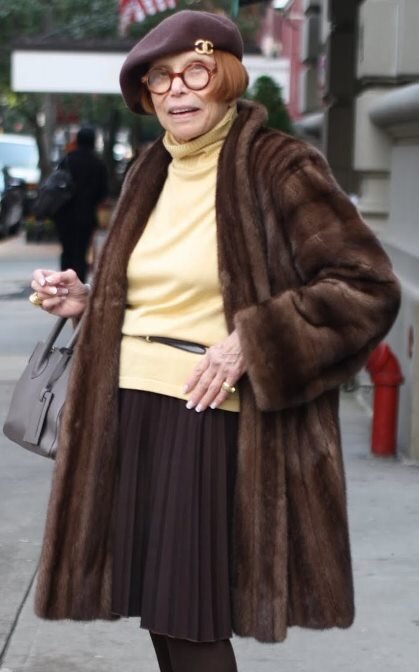 Дама в шубе