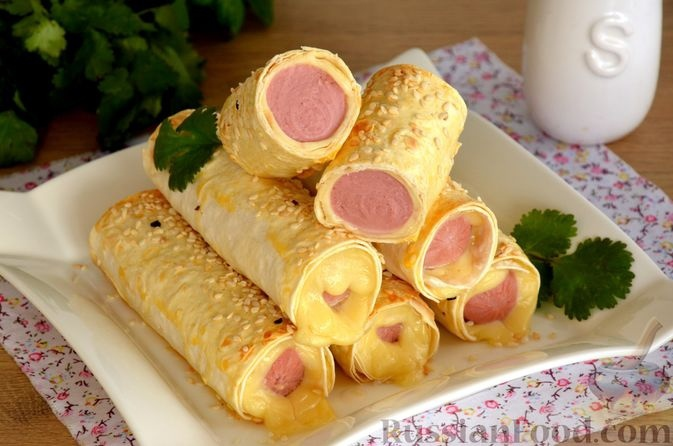 колбаски гриль с сыром. рецепт домашней сосиски с сыром. рецепт домашней сосиски с сыром. домашние сосиски с сыром. колбаски аппетитные.