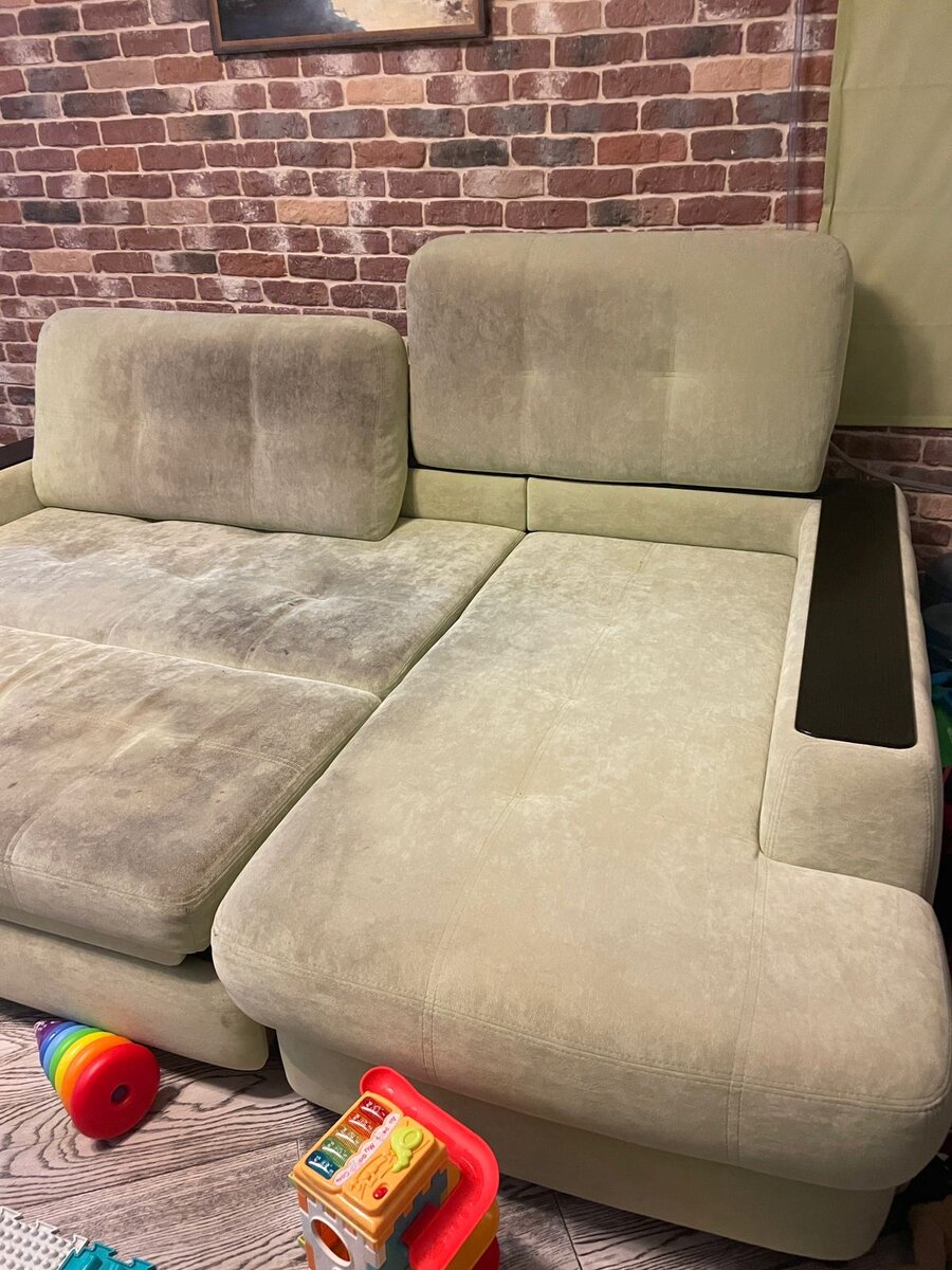 обивка мебели. диван перетяжка работы. перетянуть диван. переобивка дивана. перетягивание дивана.