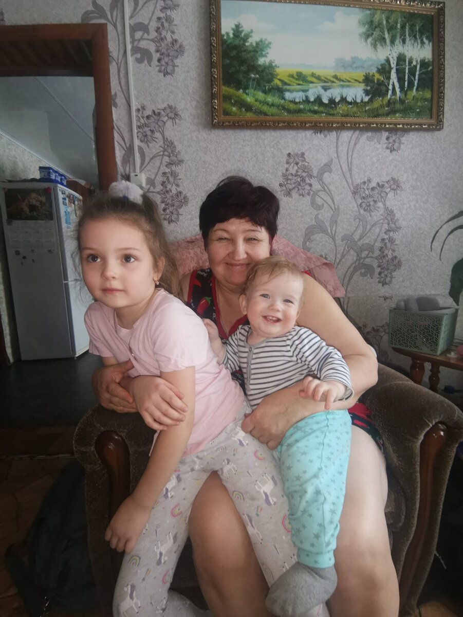 Мама ребяток нас смешила,бабе всех смешней