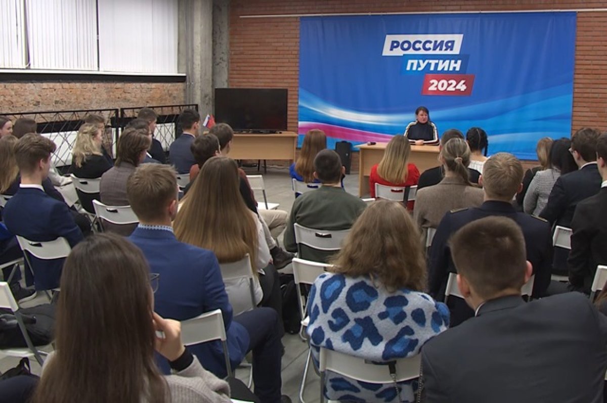    Анастасия Мельникова встретилась с молодыми активистами в Петербурге