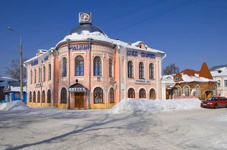 Городская резиденция Деда Мороза — сказочное пространство в центре города.