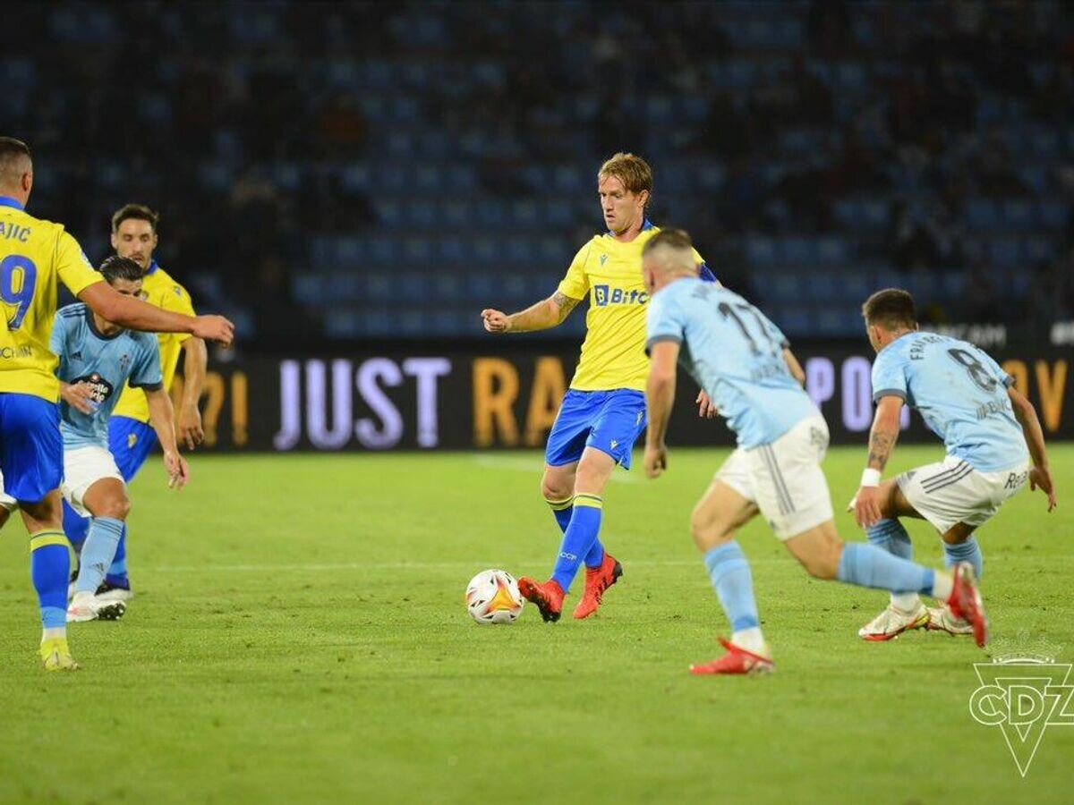    Игровой момент матча Примеры "Кадис" - "Сельта"© Фото : Twitter ФК "Кадис"