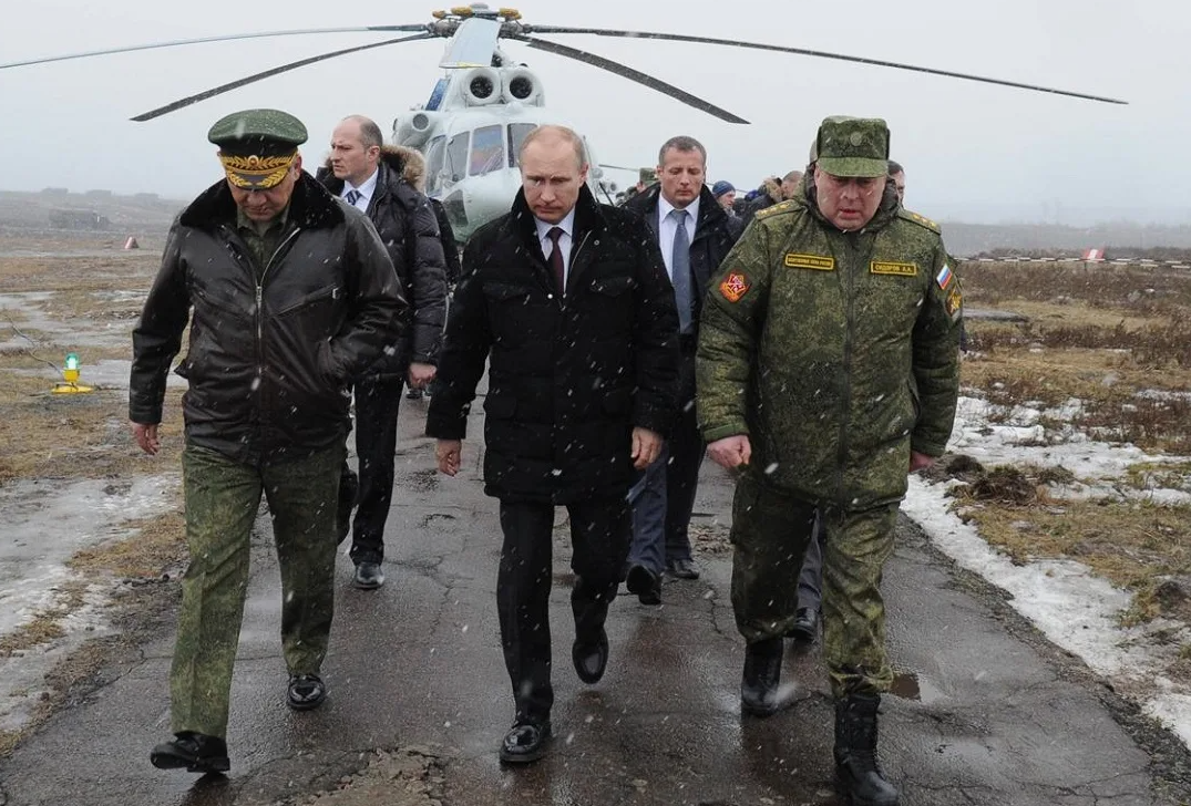Владимир Путин с генералами