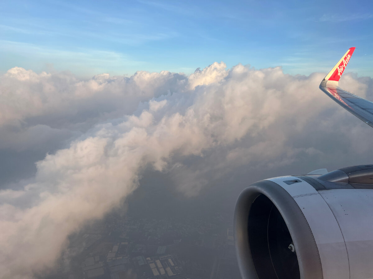 Самолёт авиакомпании Air Asia. Фото автора