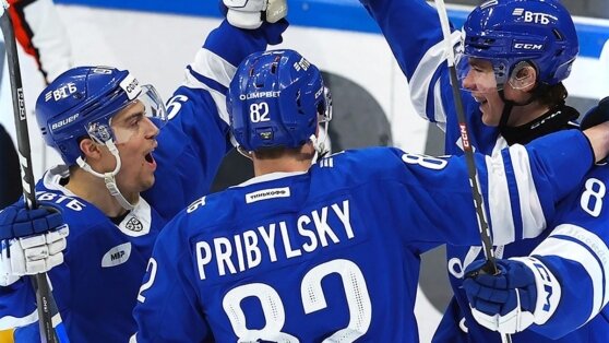    Московское "Динамо" обыграло одноименный клуб из Минска и получило путевку в плей-офф КХЛ Роман Захаров