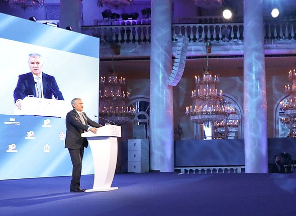 фото является скрином видео-записи пленарного заседания от 16.01.2024 с сайта duma.gov.ru