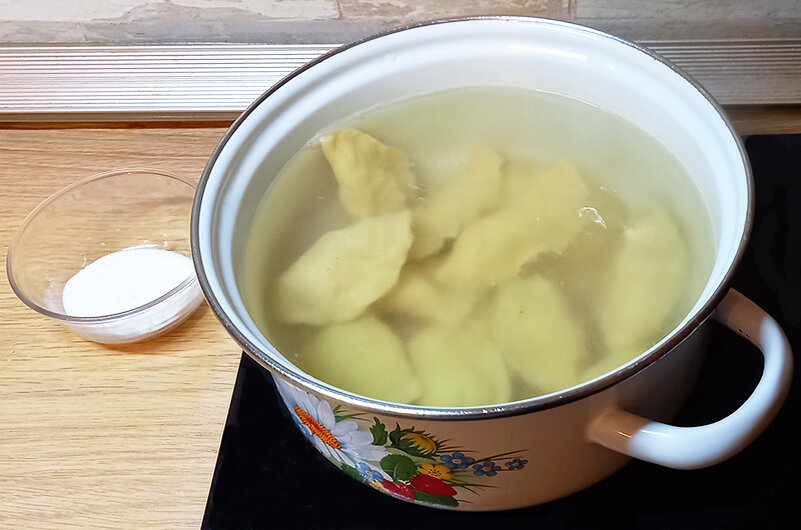 калории в варениках с картошкой. жареные вареники с картошкой калорийность. вареники с картошкой и грибами калорийность. вареники величество трапеза. жареные вареники с картошкой калорийность.