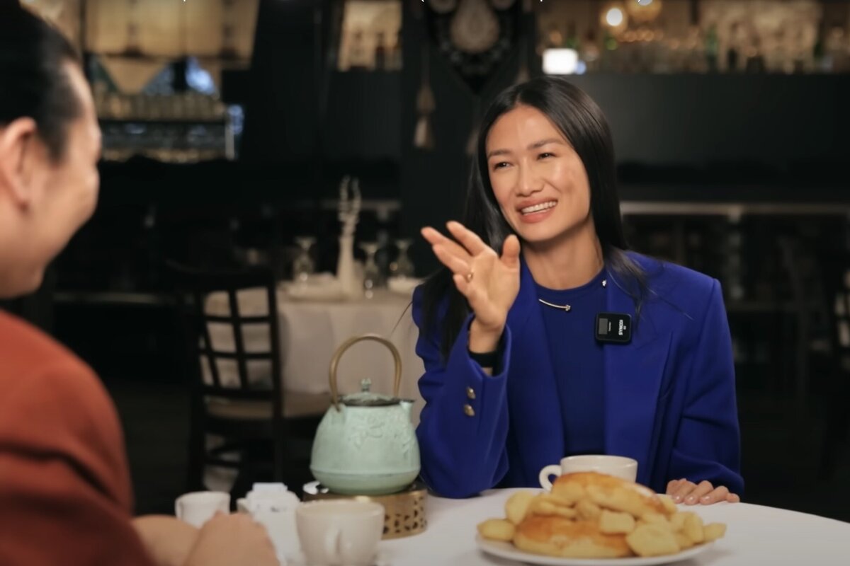     «У меня 3 других whatever shows». Модель из России смешала русский язык с английским и стала героиней мемов. Ее сравнили с Зоей Вексельштейн