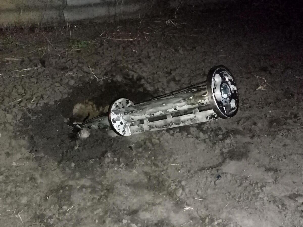    Фрагмент снаряда после обстрела ВСУ села Журавлевка в Белгородской области© РИА Новости / Олег Гончаренко