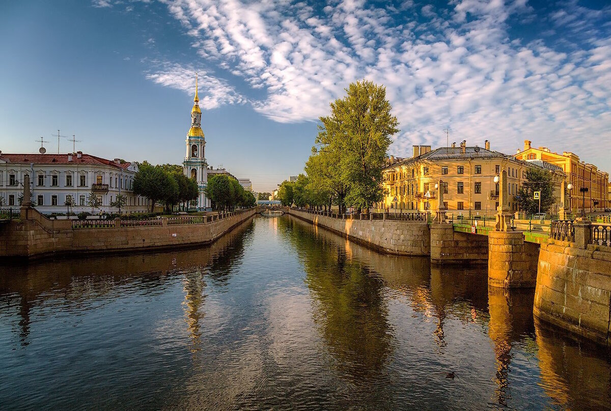 Крюков канал - один из самых протяженных (1,5 км). Всего в черте города протекает более 90 рек