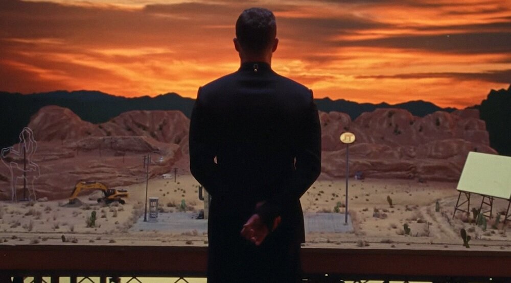     Кадр из трейлера альбома «Everything I Thought It Was»