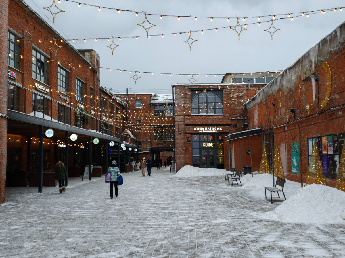 Г крымск русь. Кинотеатр комета северск. Кинотеатр россия зима. Кинотеатр мир балатово. Кинотеатр мир северск.