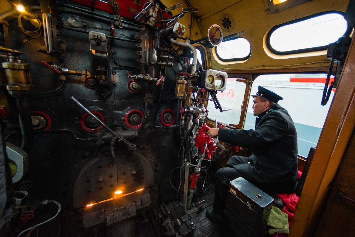 сложно представить какой уровень шума приходилось испытывать машинистам раньше