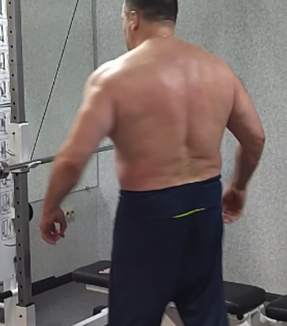 как правильно приседать женщинам после 50 лет с больными коленями. приседания для похудения. фитнес занятия. приседания воздействие на организм. приседания после 50 лет польза.