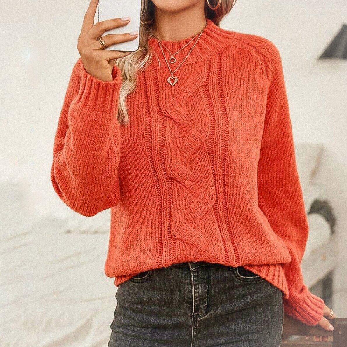 Коралловый джемпер с широкой вертикальной косой