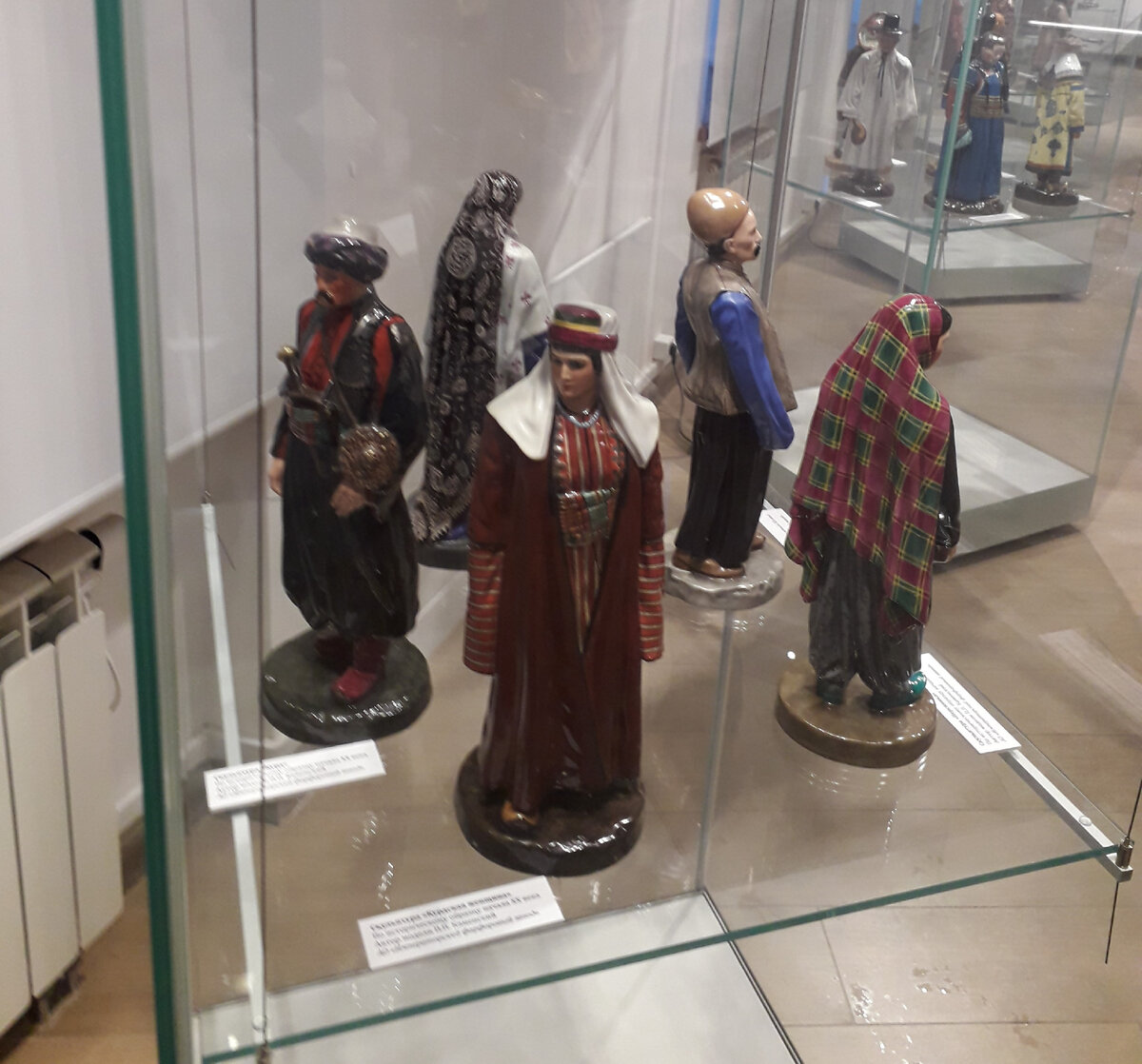 На первом плане курдская женщина