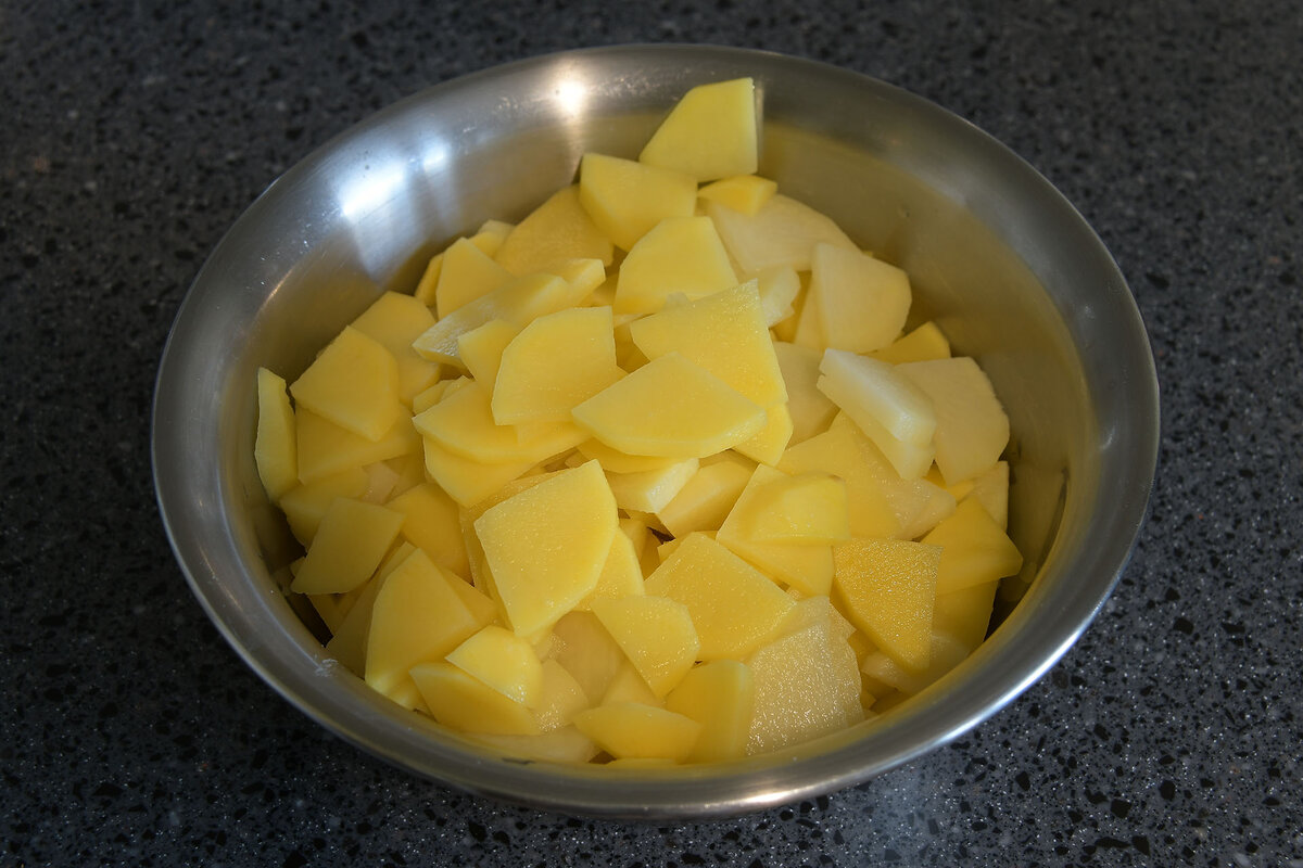 нарезаем картофель