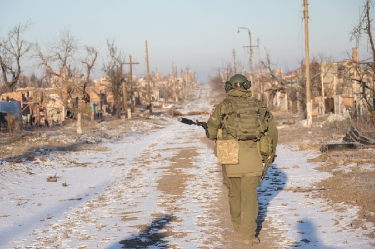    Российские военные подняли флаг РФ над Богдановкой