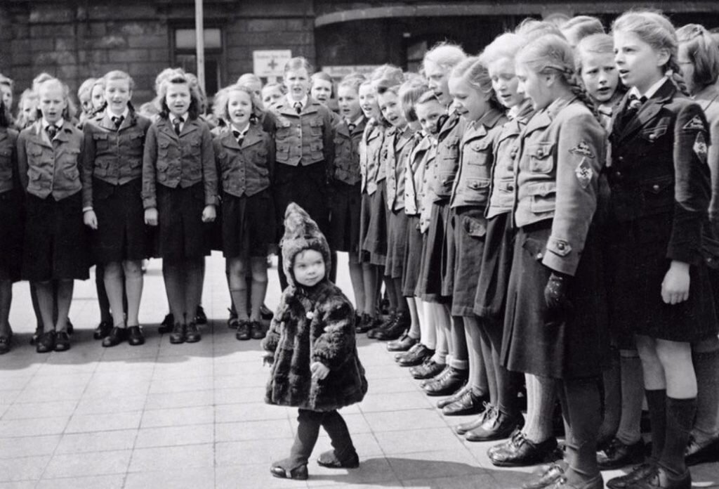 Лебенсборн. Лебенсборн. Лебенсборн 1961. Лебенсборн. Дети лебенсборн.