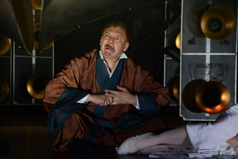 В театре Сатиры - первая премьера 2024 года. Виктор Крамер представил своего "Пигмалиона". Современное прочтение романа Бернарда Шоу.-3