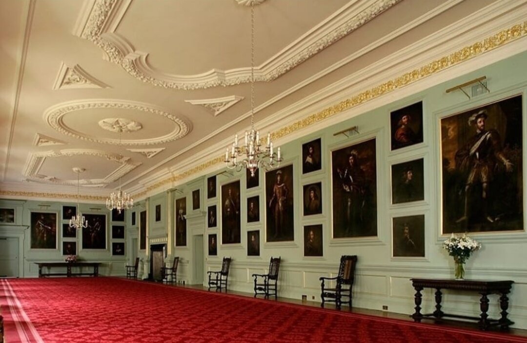 королевский дворец в мадриде. букингемский дворец интерьеры. аранхуэс королевский дворец интерьеры. великобритания букингемский дворец королевская галерея. королевский дворец внутри.