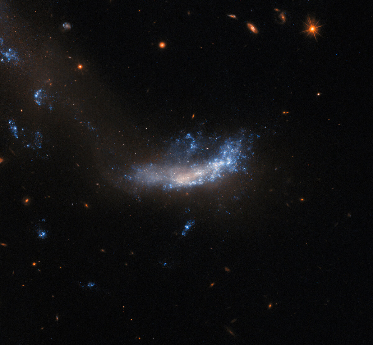 «Хаббл» запечатлел галактику UGC 5189A