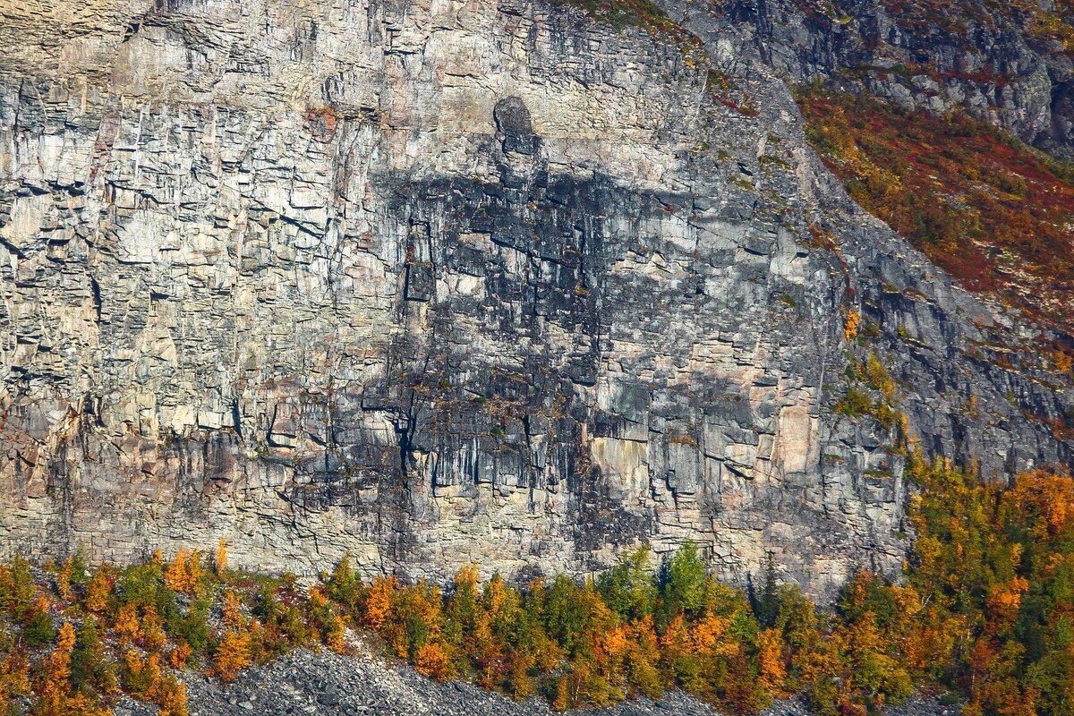 Головоломка про веревку 75 метров. Острые скалы. Скалы утёсы горы. Дуэйн джонсон неудачные фото. Гора орешек ергаки.