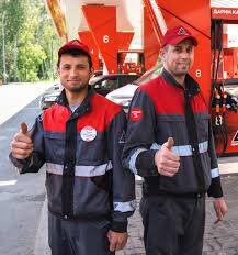 С таким же видом и я встречаю клиентов) 