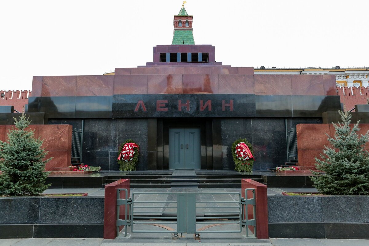 Мавзолей на Красной площади, где покоится тело В. И. Ленина. Фото взято с ресурса Яндекс.Картинки 